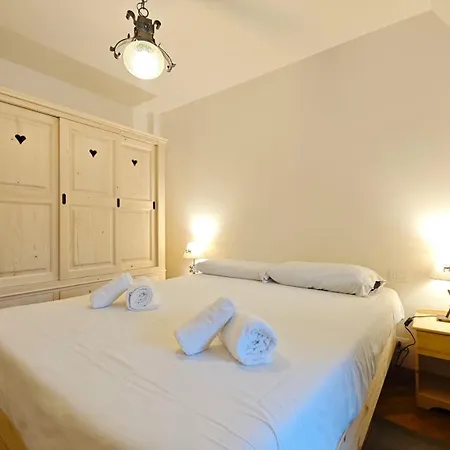 Hostdomus - Weekend Apartament