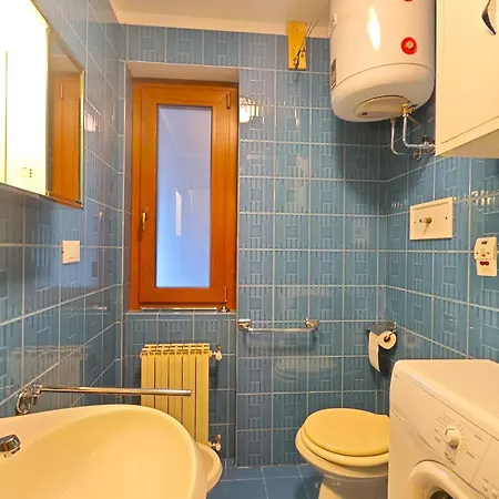 Hostdomus - Weekend Apartment